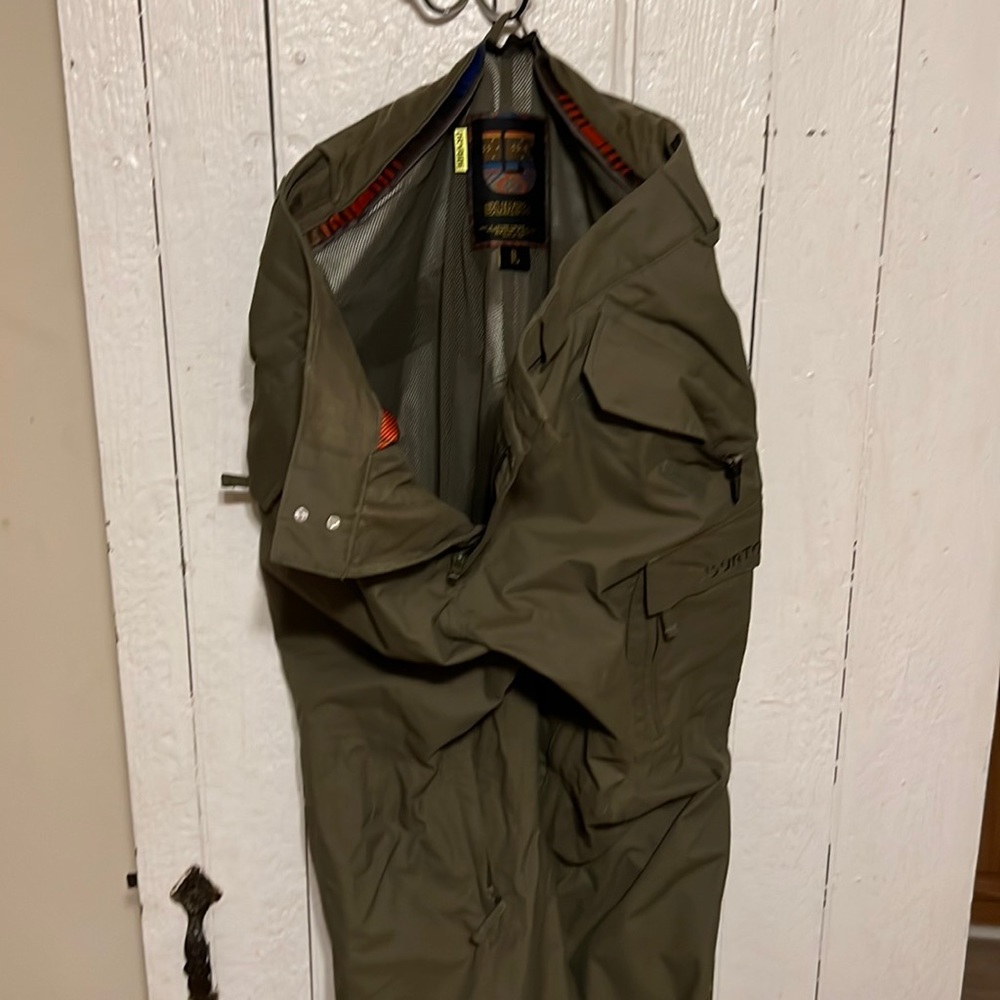 Burton DryFit Olive Snow pants in Large.  Great used condition.